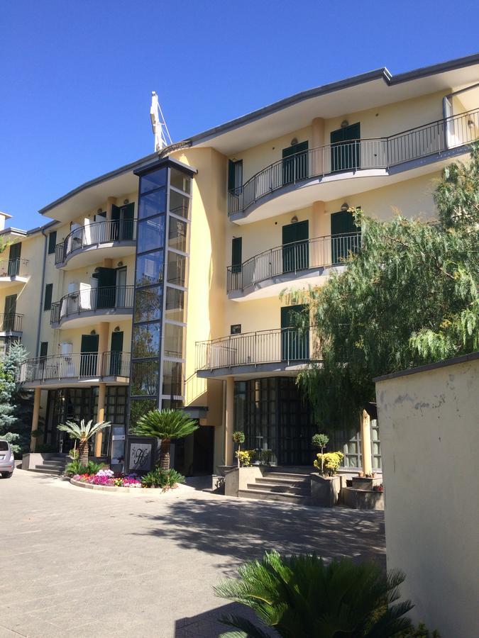 Hotel Chic SantʼAntimo Esterno foto