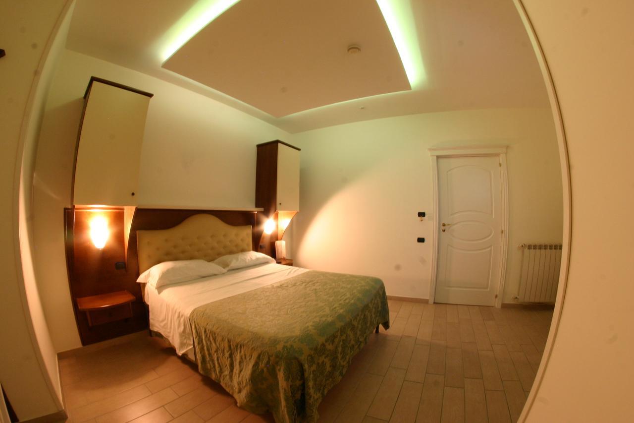 Hotel Chic SantʼAntimo Esterno foto