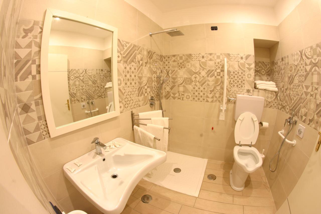 Hotel Chic SantʼAntimo Esterno foto
